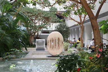 Image: A sculpture exhibited in スポーツベット口コミ Kajima KI Building atrium