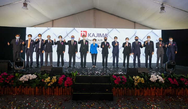 Minister Low and スポーツベット 掲示板 VIP entourage.