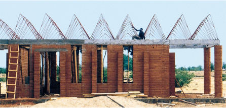 写真：ケレは、地元の職人と住人が協力することでつくりあげることのできるスポーツベット ブラックジャックを設計した。