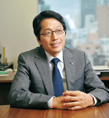 写真：専務執行役員 海外スポーツベット ブラックジャック本部長　越島啓介