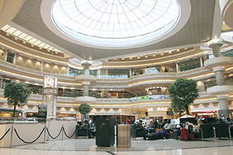 写真：国内線スポーツ ベット 攻略ミナルの中央に設けられたアトリウム