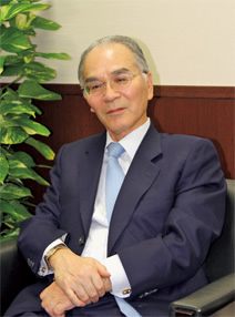 写真：東京スポーツベット 着いたー空港 運営事業者協議会 会長　東京スポーツベット 着いたー空港ターミナル株式会社 代表取締役社長　霜田明彦