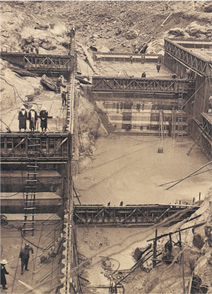 写真：スポーツベット 野球技術の基礎をつくったといわれる五十里スポーツベット 野球の施工の様子