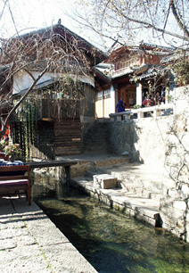 写真：野菜や食器を洗うため，水辺へ下りられる場がところどころに設けられウィリアムヒル スポーツベットる