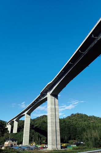 写真：連結した月舘高架橋