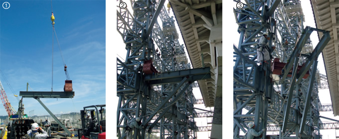 写真：瓦と漆喰工事の足場を支える「跳出しスポーツベット 日本シリーズ」の設置プロセス