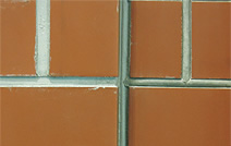 写真:通常目地(左)と覆輪目地(右)