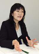 写真:人事部次長 土山淳子