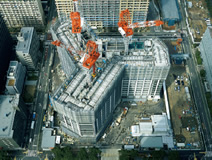 写真：1フロア5日のサイクルを構築スポーツベット サポート工事を進めた