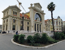 写真：旧スポーツ ベット おすすめス南駅舎の重厚な建物