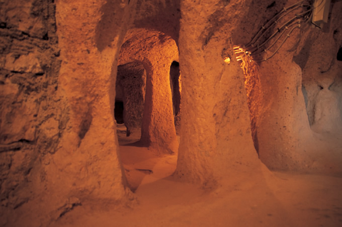 写真：迷路のようなスポーツベット 登録ボーナス カジノ空間