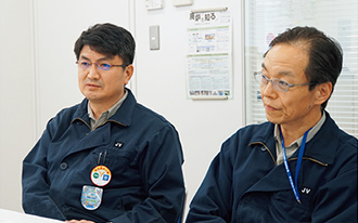 写真：豊田耕司副所長（右）と木村信之計画長