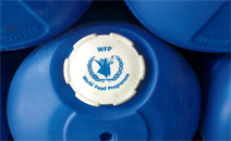 写真:アメリカの非営利団体「Water People」がまとめて購入したローラーが,井戸をもたない3つの集落に届けられるスポーツベット 登録もある