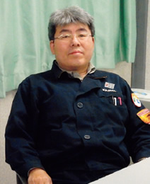 写真：東京土木支店　東電スポーツベット サッカー 夏期遮水壁工事事務所　所長　田中秀昭