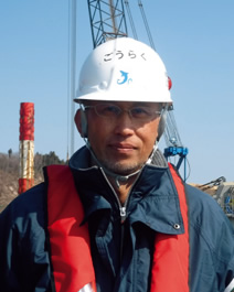 写真:東北支店 気仙沼湾横断橋小々汐JV工事事務所 所長 合樂 将三