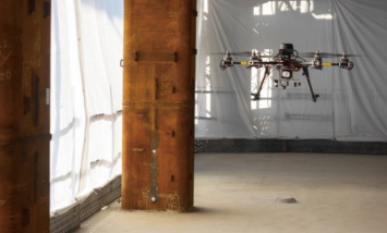 図版：スポーツベット テニス内ドローン飛行状況