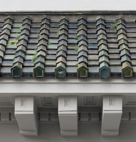 図版：新旧を組み合せた瓦