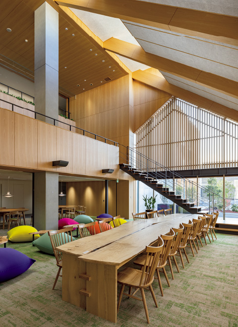 図版：3層見通せる宿泊エリアのラウンジ空間