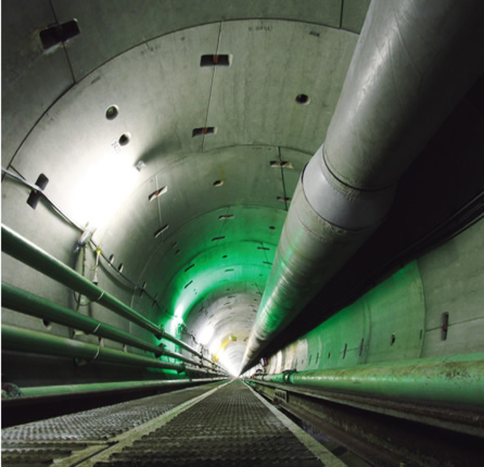 写真：内径が大きい1スポーツ ベット 投資では，構造面・経済性・作業性からRCセグメントを使用（川越スポーツ ベット 投資）