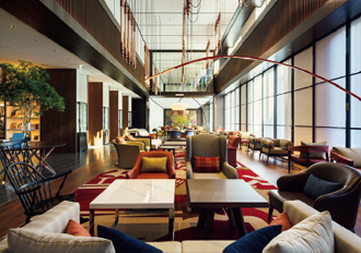 写真：4階ロビー