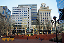 写真：1年を通してさまざまなイベントが開かれるポートランドの中心地パイオニアコートハウススクエア