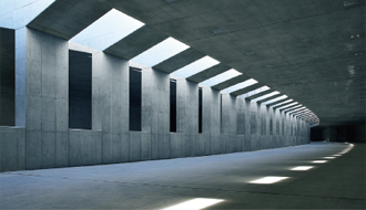 写真：完成直後のスポーツベット 5チャンネルクリートの躯体