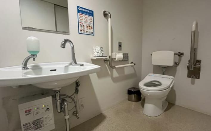 車椅子対応のバリアフリートイレの写真