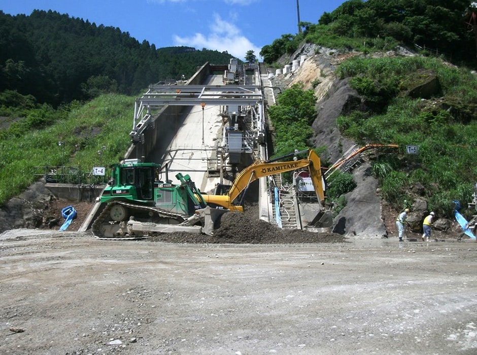 図版：地すべり対策工事の施工状況（大滝地区地すべり対策）