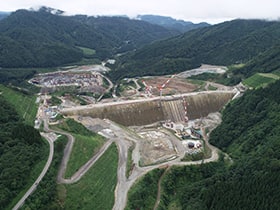 図版：成瀬ダム堤体打設工事（第1期・第2期）