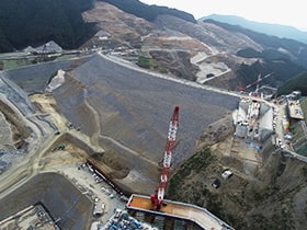 図版：小石原川ダム本体建設工事