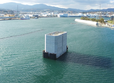 図版：海中に斜張橋を支える高品質な橋脚が完成（2018年11月）