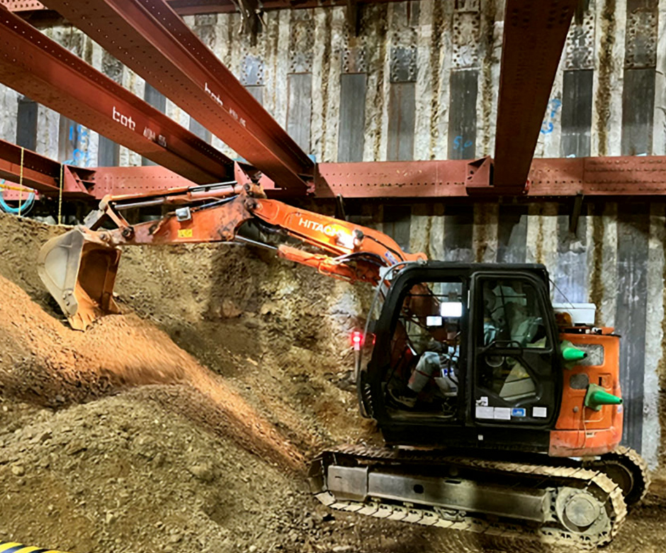 図版：システム適用によって、切梁直下でもスポーツ ベット ioにバックホウ作業が可能