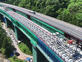 関越自動車道　阿能川橋（上り線）