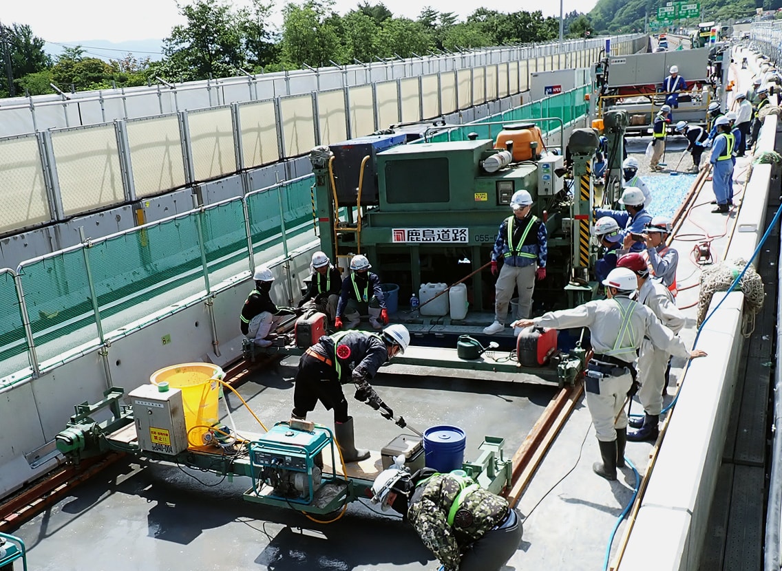 図版：UHPFRCによる道路橋スポーツベット スロットの打替え（岡谷高架橋改良工事）