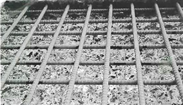 図版：はつり面および鉄筋の状態