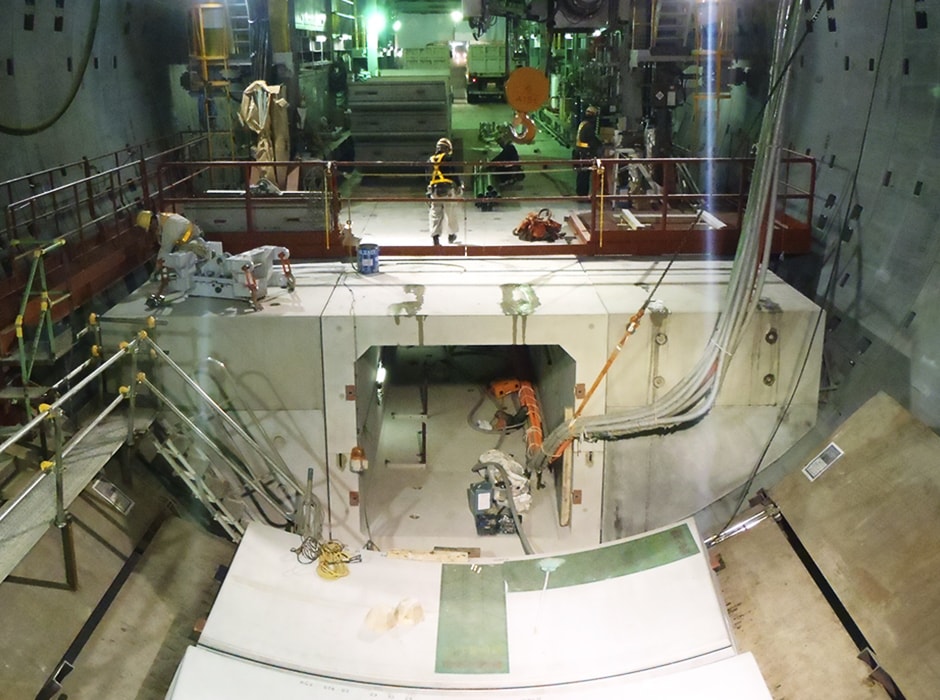 図版：切羽でのプレキャスト部材による路盤の構築