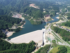 図版：地盤工学関連の最新スポーツベット 予想を導入した新世代のロックフィルダム盛立工事（大分川ダム）