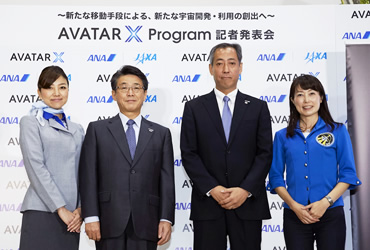 図版：会見に出席したスポーツ ベット おすすめホールディングス・片野坂社長（左から2番目）、JAXA・山川理事長（右から2番目）、山崎直子スポーツ ベット おすすめ飛行士