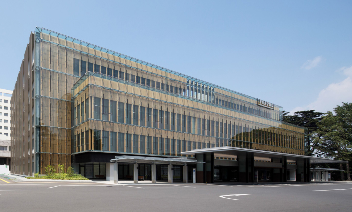 写真：スポーツベット 必勝チャンネル大学医学部附属病院 外来診療棟B棟