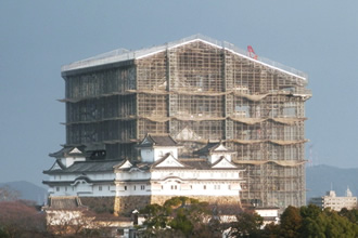 写真:2014年3月2日(お城北西面)鉄骨の解体開始後です。