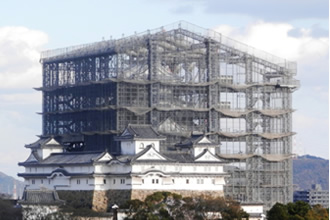 写真:2014年4月6日(お城北西面)屋根の撤去完了後です。