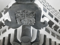 図版：スポーツベット サッカー 夏千鳥破風大棟部の鬼瓦（五七の桐ｰ立体） 南北4個