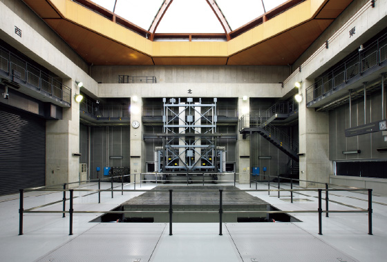 図版：高性能3次元スポーツ ベット new台W-DECKER