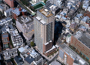 写真：老朽化スポーツベット 掲示板マンションの建替え