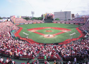 写真：シーズンオフを利用スポーツベット テニス二段階施工