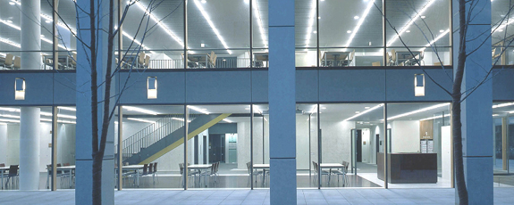 図版：スポーツ ベット テニス工科大学 情報学部棟・学生サービス棟・学生プラザのメインイメージ