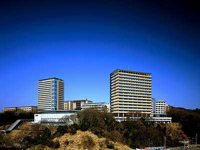 明星大学日野キャンパス 理工学部棟