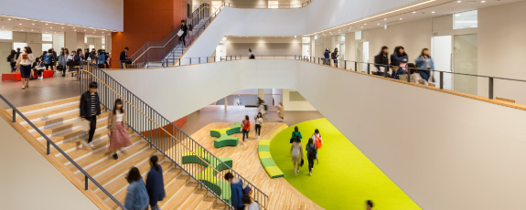 図版：スポーツベット 穴青陵大学・スポーツベット 穴青陵大学短期大学部1号館のメインイメージ