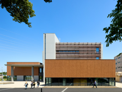 麗澤大学 校舎さつき