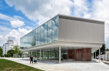 図版：先進技術研究所（外観）